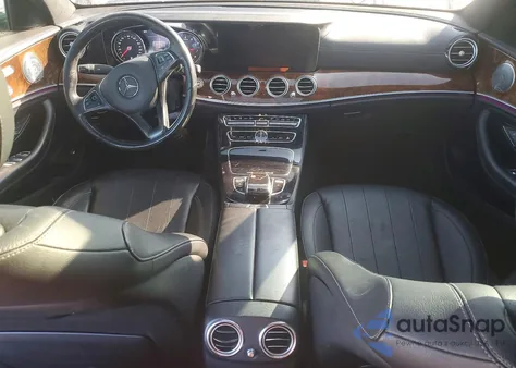 2017 Mercedes-Benz E 300 4Matic z USA, uszkodzony, nr VIN WDDZF4KB9HA232250